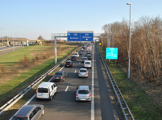 Verkeersdrukte afrit E40 - N42